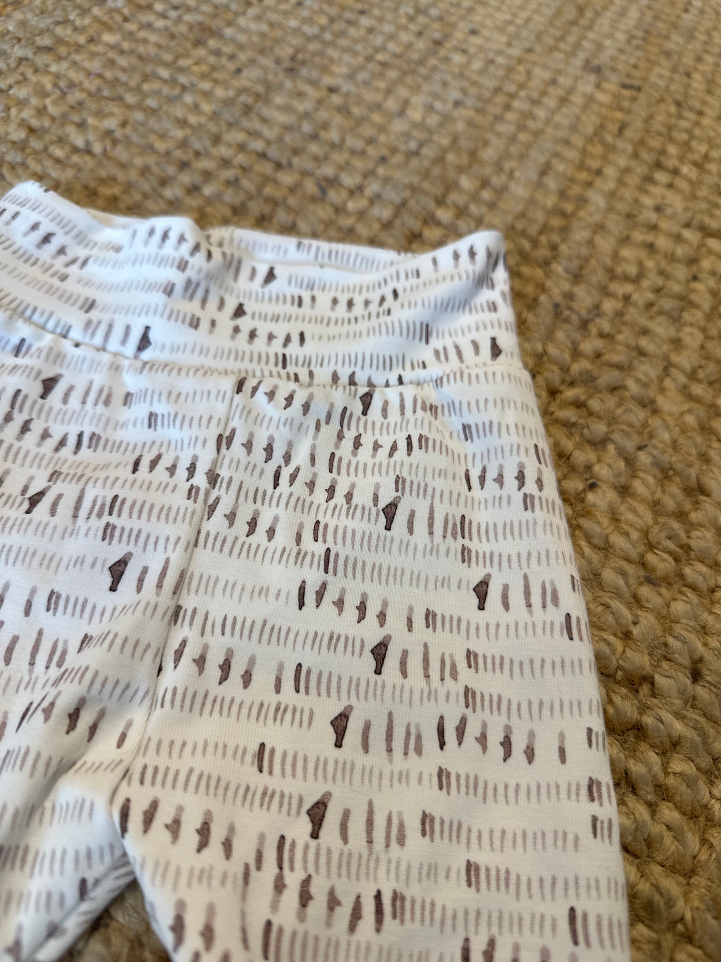 Newborn broekje maat 56 bruine streepjes