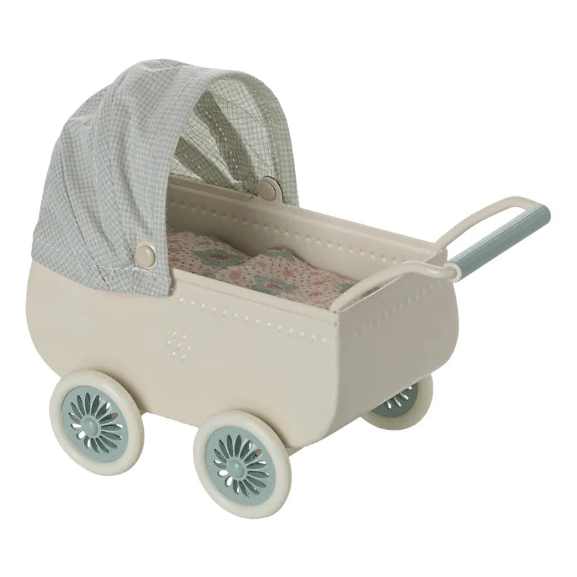 Kinderwagen met baby muis - mint
