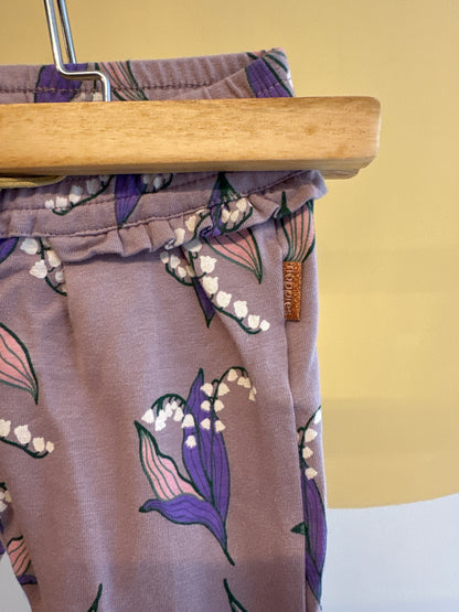 Broekje Noppies paars met bloemen (biologisch katoen)