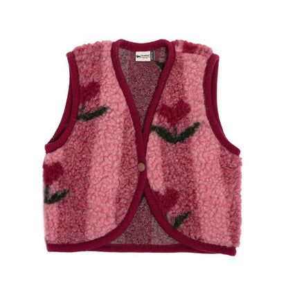 Lulu Baby bodywarmer in roze wol met donkerrode afwerking, vooraanzicht plat uitgelegd met decoratieve details zichtbaar