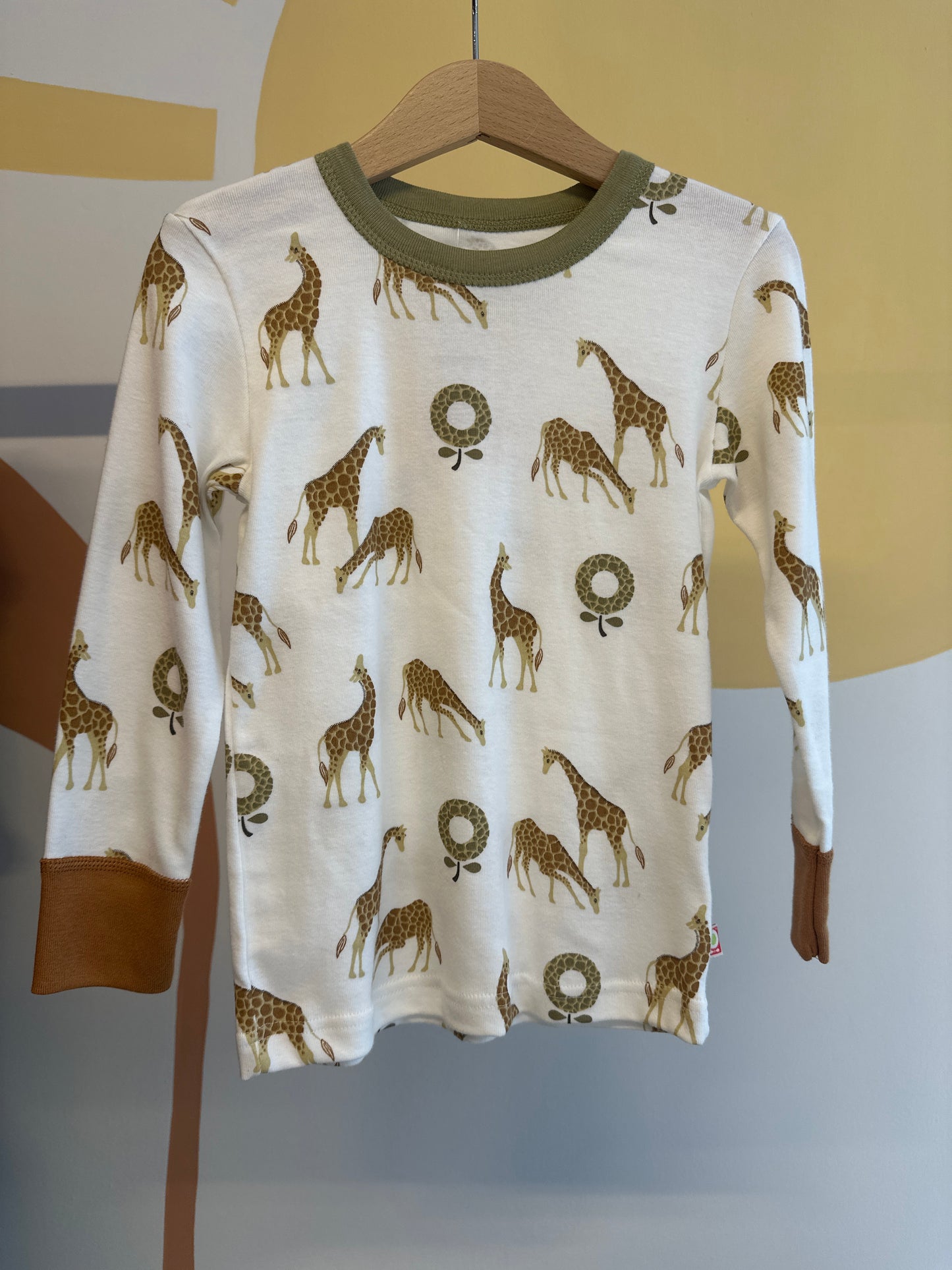 Katvig T-shirt met giraffen | lange mouw | biologisch katoen