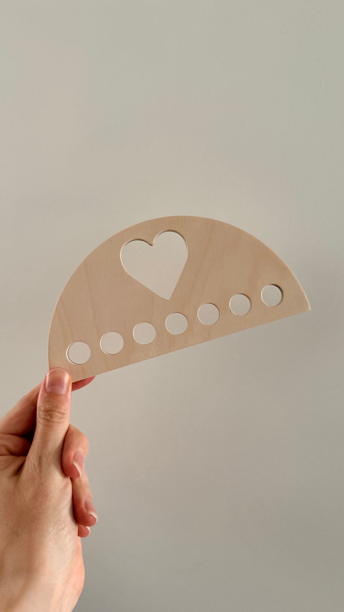 Houten speeldoeken display klein - Hartje