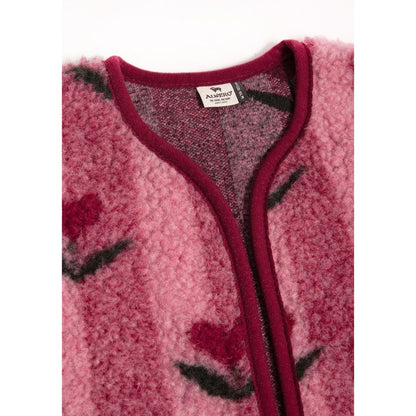 Alwero Camino junior gilet detail halslijn - roze wollen vest met boord en label zichtbaar