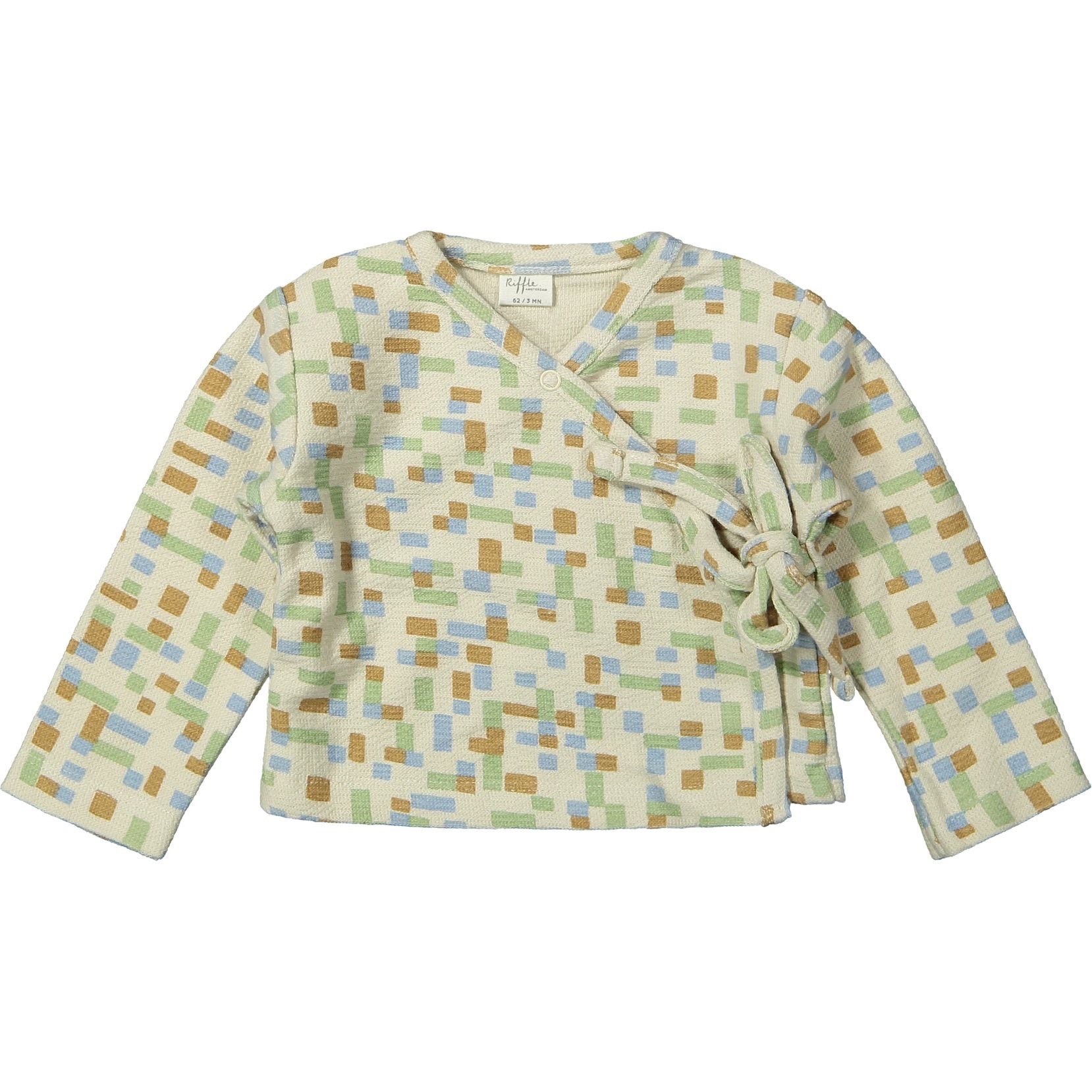 Ruffie wickelshirtje met kleurrijke blokjesprint, uitgevouwen op witte achtergrond