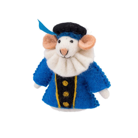 Sjaal met Verhaal vilten vingerpopje muis in blauw outfit met witte kraag, rechtsvoor gefotografeerd