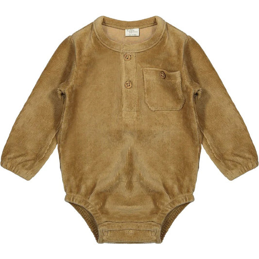 Riffle Amsterdam romper in bruin rib, frontaanzicht met knopen en borstzak op wit geïsoleerd
