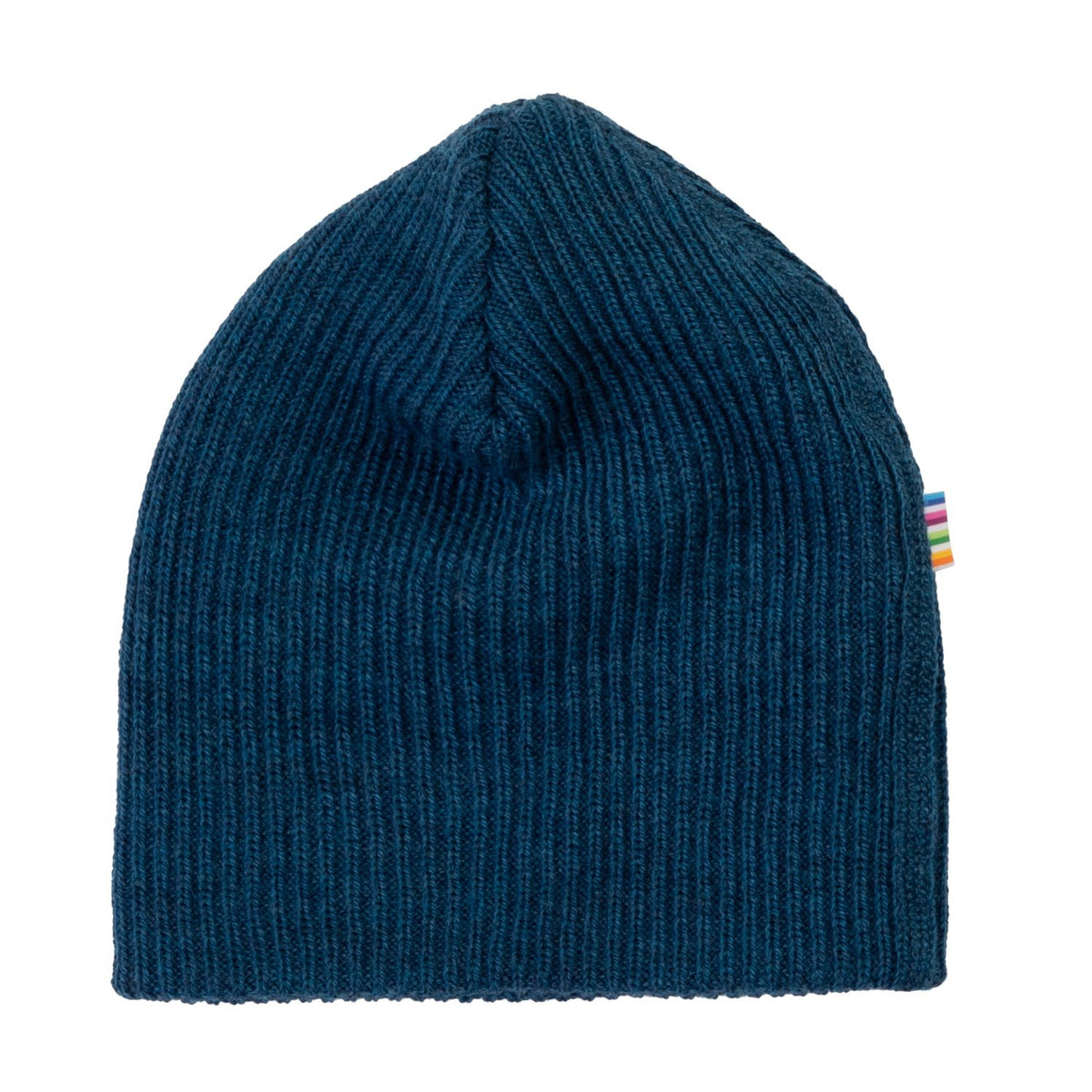 Joha Beanie in inktblauw, geribde kindermuts met regenboogdetail aan zijkant, frontale volledige weergave