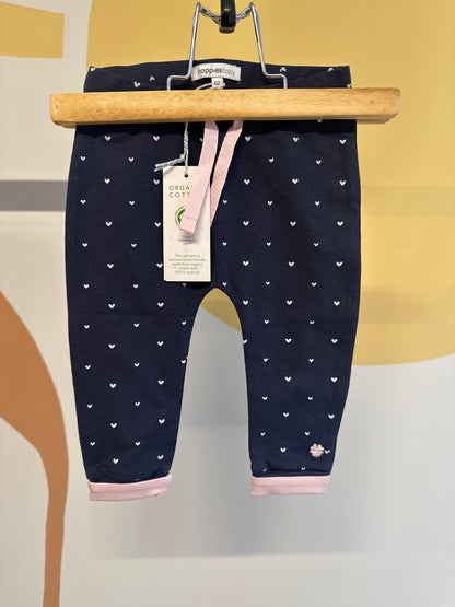 Blauw broekje met witte hartjes Noppies (biologisch katoen)