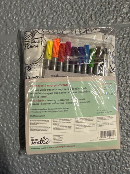 Wereldkaart zelf knutselen kussensloop | Eat Sleep Doodle