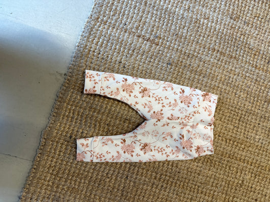 Newborn broekje roze bloemen maat 62