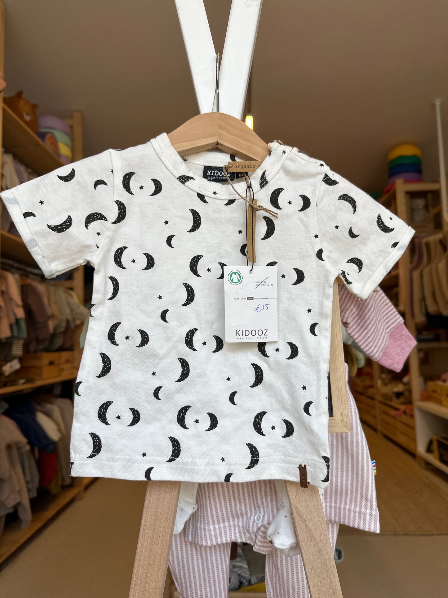 Shirt korte mouw Kidooz maantjes maat 74/80