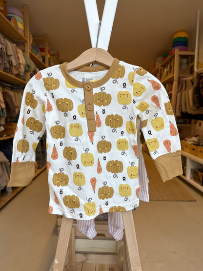 Shirt Katvig pompoentjes met knopen maat 68