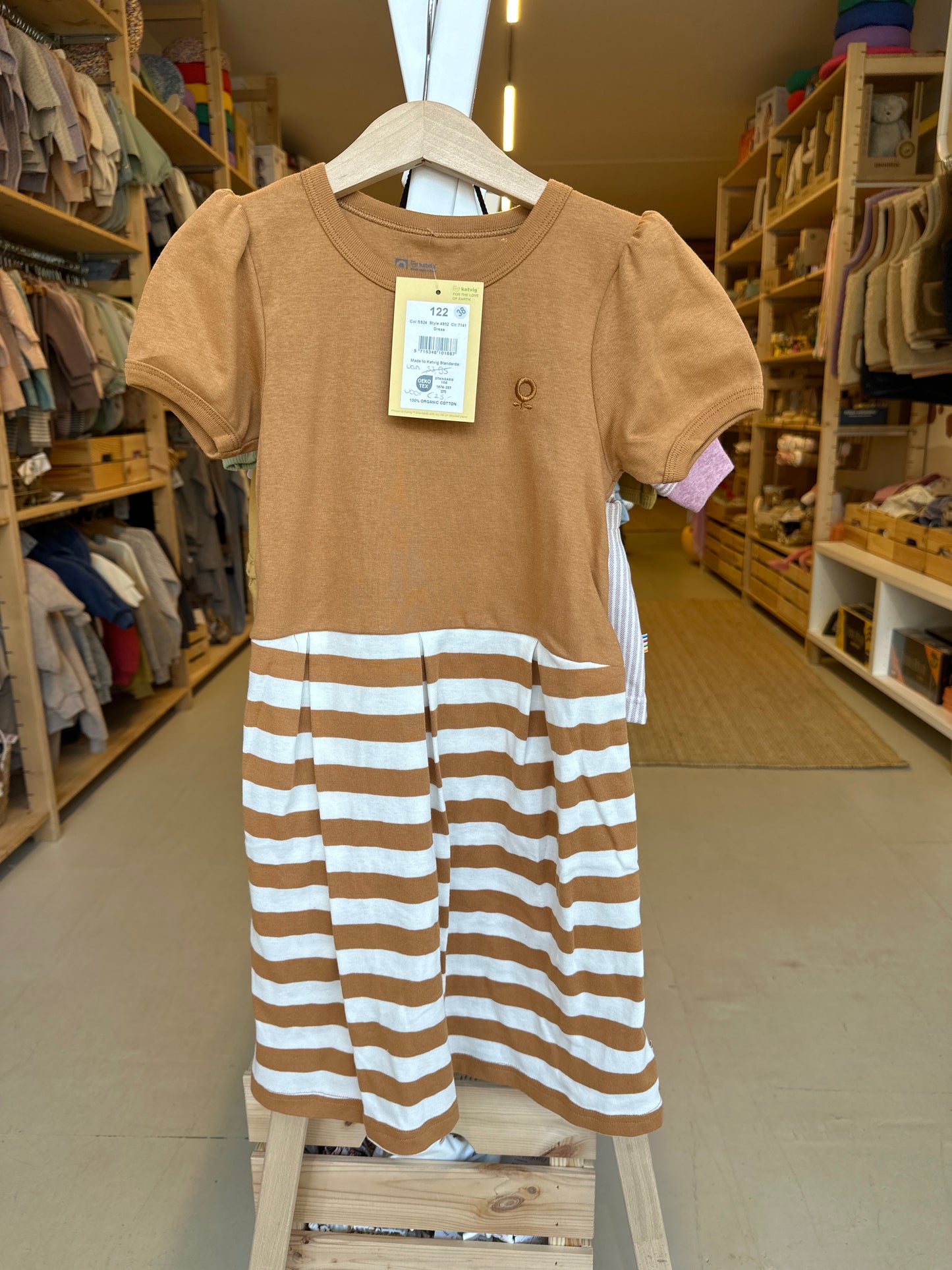 Jurkje Katvig bruin maat 122 streepjes