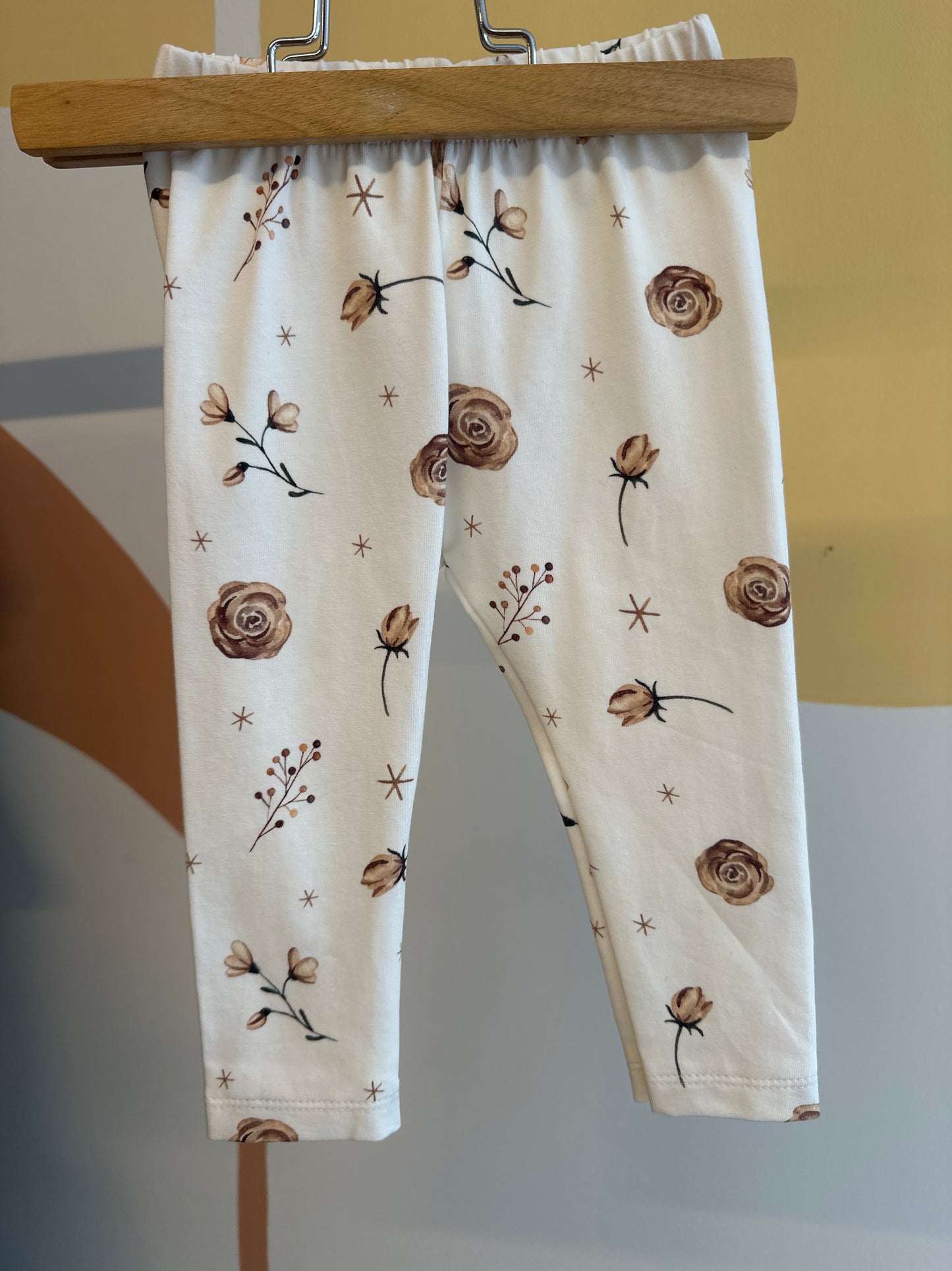 Legging met beige/bruine bloemen