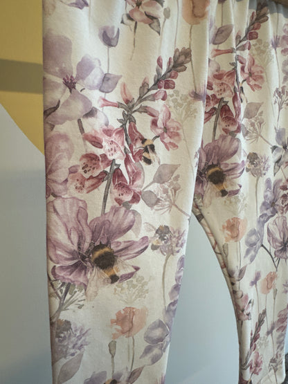 Legging met bijen en roze/lila bloemen