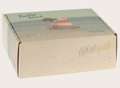 Strand muis kleine zus - surfer