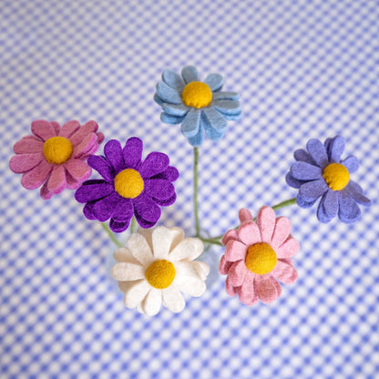 Bloem van wolvilt - Margrietje Azuurblauw