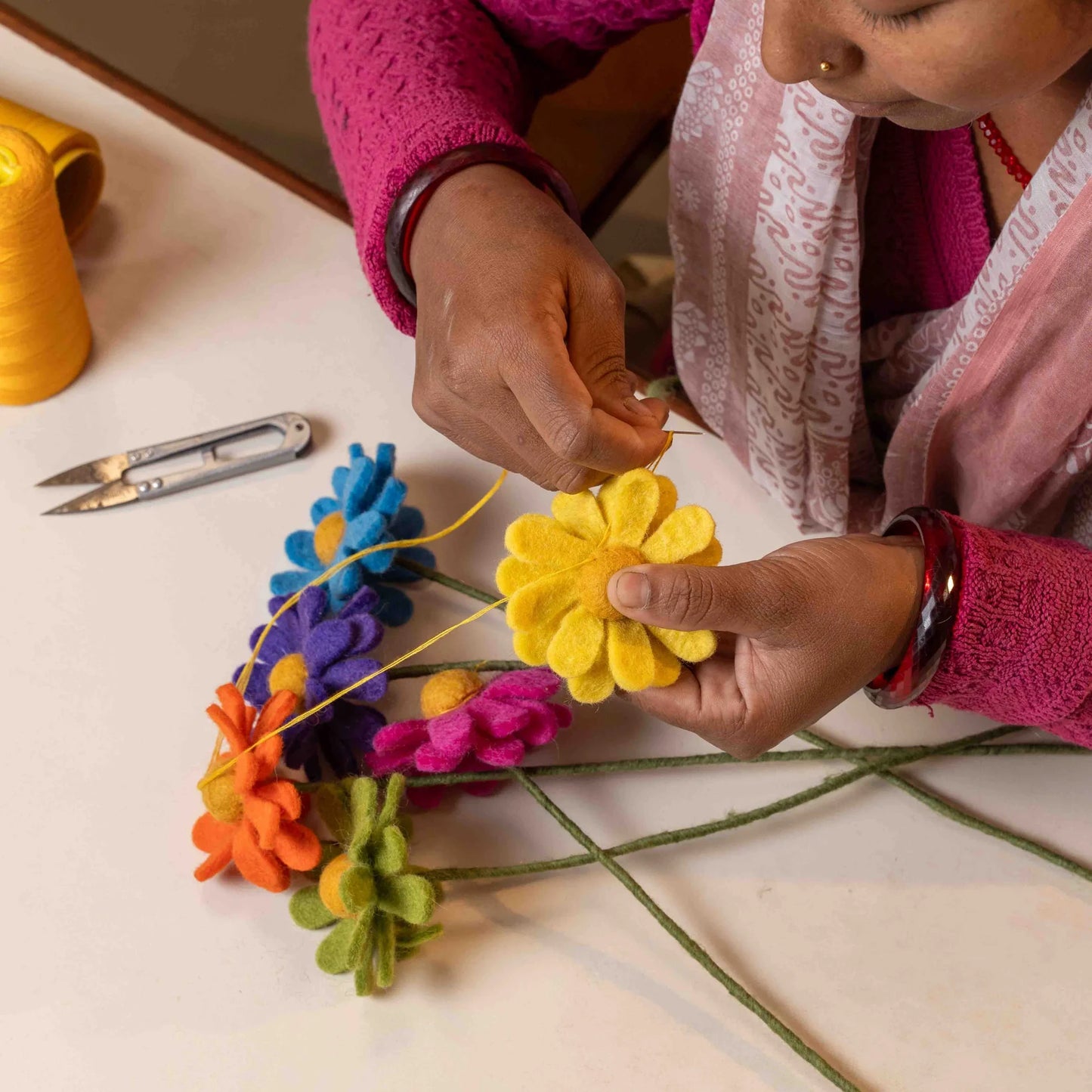 Bloem van wolvilt - Margrietje Azuurblauw