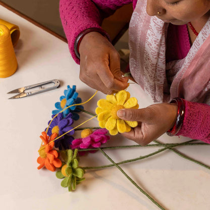 Bloem van wolvilt - Margrietje Azuurblauw