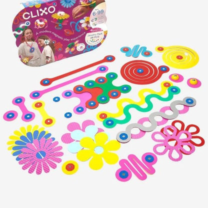 Clixo Jewelry Pack magnetisch speelgoed: 28 gekleurde onderdelen uitgestald met bloemen, ringen en armbanden op wit, inclusief verpakking.