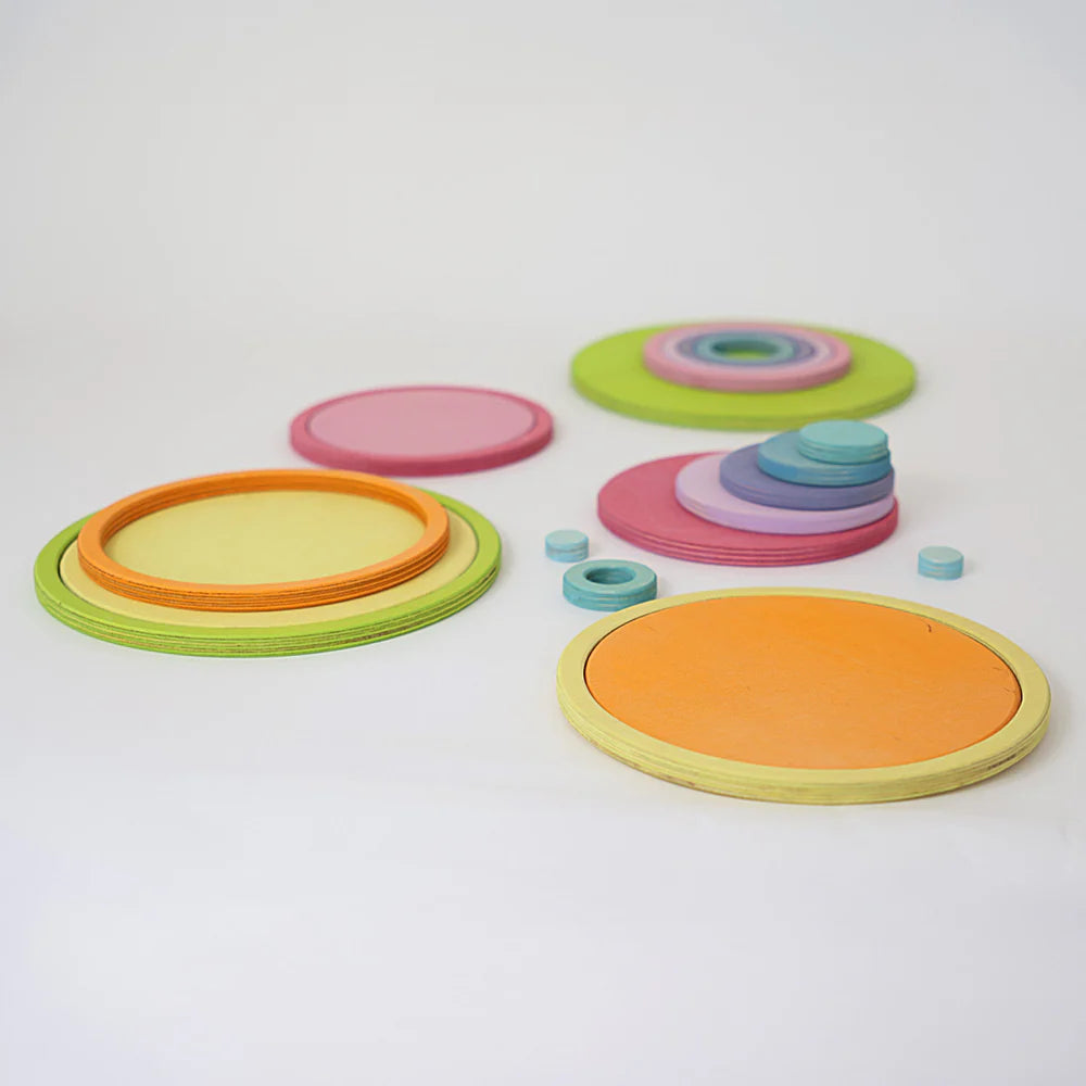 Houten cirkels en ringen - Pastel