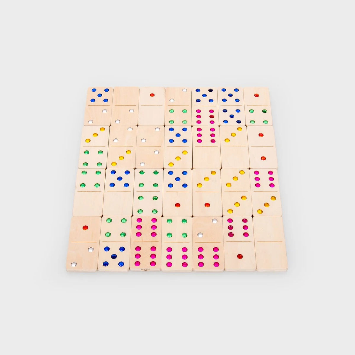 Tickit houten edelsteen domino volledig uitgelegd in rechthoekig patroon, gekleurde juweelsteentjes zichtbaar