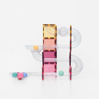 Connetix Ball Run Pastel Pack - magnetische tegels en buizen met gekleurde ballen in opstelling