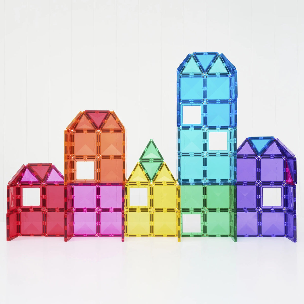Connetix magnetische tegels - zes kleurrijke huisjes in opstijgende hoogte van links naar rechts
