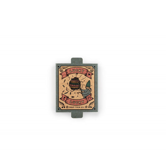 Lucky Lucky 5 speelkaart met vintage illustratie van kabouter en bijenkorf op beige achtergrond, grijs frame