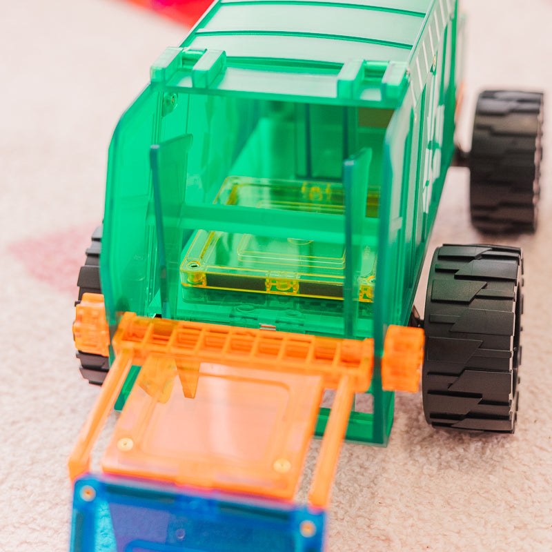 Learn & Grow magnetische afvaltruck van bovenaf gezien met open laadklep en gekleurde magnetische tegels