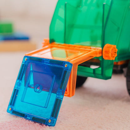 Learn & Grow magnetische afvaltruck met blauwe magnettegel in grijper, groen voertuig op achtergrond
