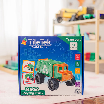 TileTek Mega Recycling Truck magnetisch speelgoed in doos, frontaanzicht op speelmat met houten speelgoedkast op achtergrond