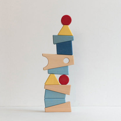 Avdar Maxi Castle houten blokken set - torenstapeling met gekleurde vormen en houten connectoren van opzij