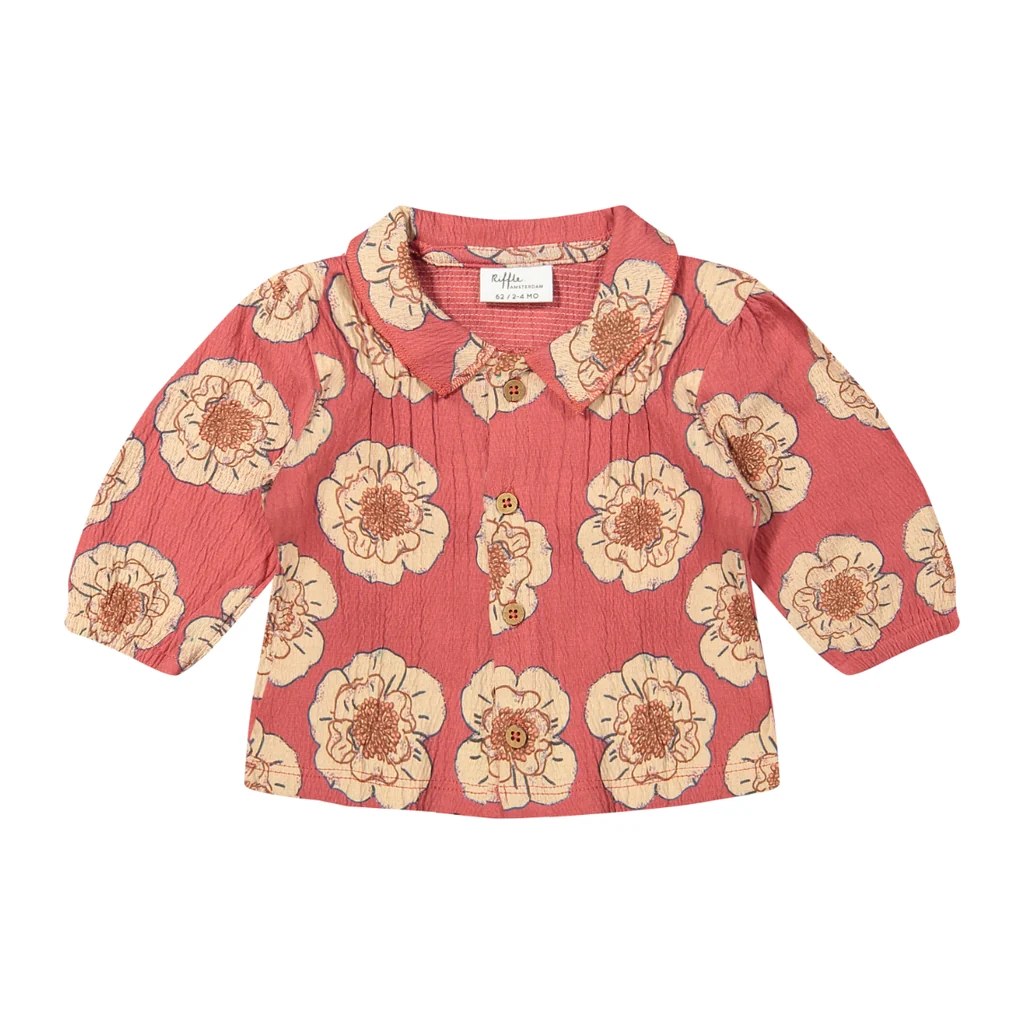 Riffle Amsterdam blouse roze met grote bloemenprint, vooraanzicht vlak uitgelegd tegen witte achtergrond