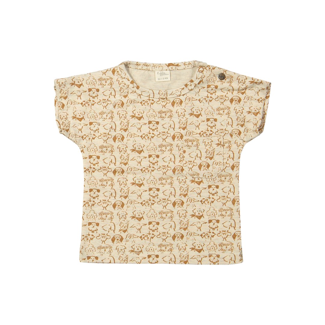 Riffle Amsterdam t-shirt met allover hondenprint in bruin op naturel, plat uitgelegd op witte achtergrond