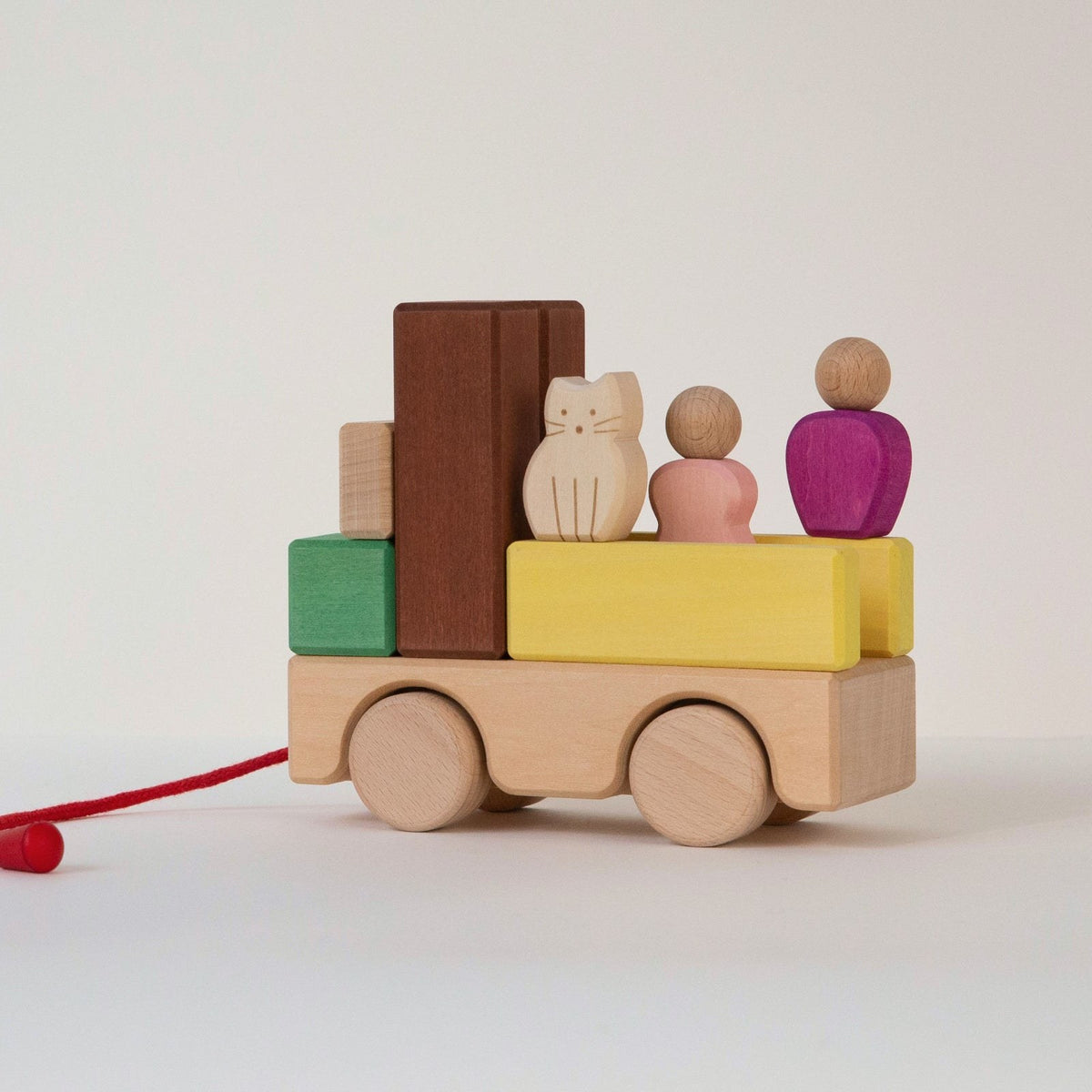 Avdar houten blokkenset met magnetisch wagentje, gevuld met gekleurde blokken, houten poppetjes en katje - vooraanzicht